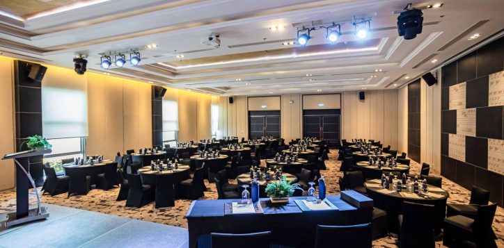 03-grand-m-round-table-black-2